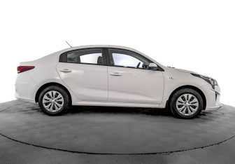 Подержанный автомобиль Kia Rio Sedan 2021 года (4 фото)