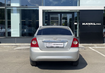 Подержанный автомобиль Ford Focus Sedan 2008 года (6 фото)