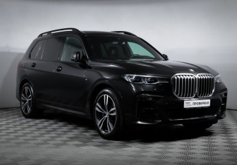 Подержанный автомобиль BMW X7 2020 года (3 фото)