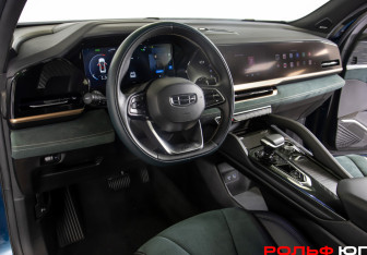 Подержанный автомобиль Geely Monjaro 2023 года (25 фото)