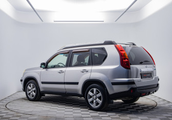 Подержанный автомобиль Nissan X-Trail 2008 года (7 фото)