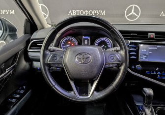 Подержанный автомобиль Toyota Camry Sedan 2018 года (22 фото)