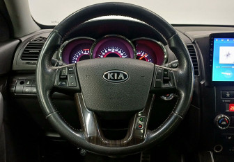 Подержанный автомобиль Kia Sorento 2011 года (12 фото)