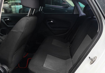 Подержанный автомобиль Volkswagen Polo Sedan 2015 года (8 фото)