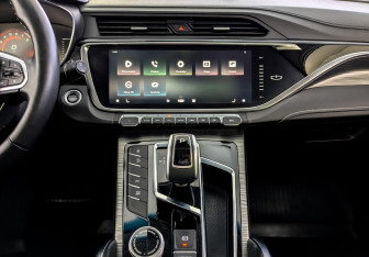 Подержанный автомобиль Geely Atlas Pro 2022 года (15 фото)