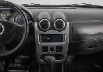 Подержанный автомобиль Renault Sandero 2014 года (14 фото)