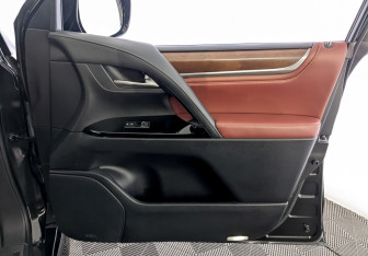 Подержанный автомобиль Lexus LX 2018 года (25 фото)