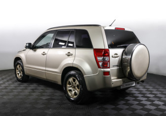 Подержанный автомобиль Suzuki Grand Vitara 2010 года (7 фото)
