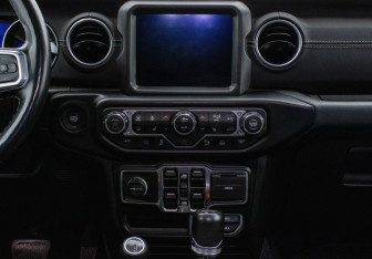 Подержанный автомобиль Jeep Wrangler 2021 года (14 фото)