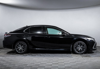 Подержанный автомобиль Toyota Camry Sedan 2021 года (4 фото)