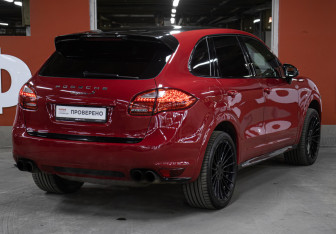 Подержанный автомобиль Porsche Cayenne 2013 года (5 фото)