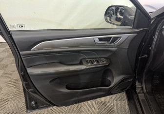 Подержанный автомобиль Haval M6 2023 года (18 фото)