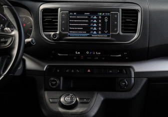 Подержанный автомобиль Peugeot Traveller 2020 года (14 фото)