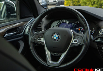 Подержанный автомобиль BMW X3 2019 года (11 фото)