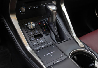 Подержанный автомобиль Lexus NX 2017 года (18 фото)