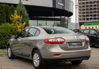 Подержанный автомобиль Renault Fluence 2012 года (5 фото)