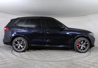 Подержанный автомобиль BMW X5 2021 года (6 фото)