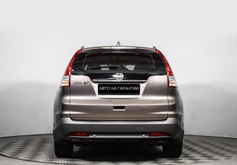 Подержанный автомобиль Honda CR-V 2013 года (4 фото)