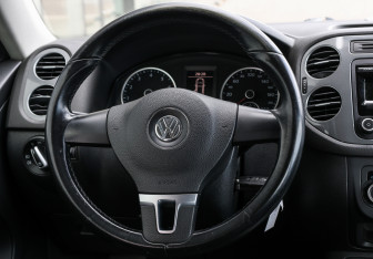 Подержанный автомобиль Volkswagen Tiguan 2015 года (16 фото)