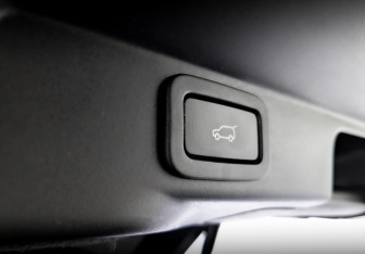 Подержанный автомобиль Land Rover Range Rover Sport 2021 года (26 фото)