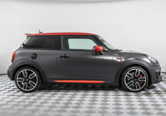 Подержанный автомобиль MINI Hatch 2020 года (4 фото)