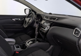Подержанный автомобиль Nissan Qashqai 2017 года (13 фото)