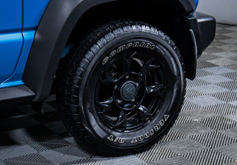 Подержанный автомобиль Suzuki Jimny 2021 года (15 фото)