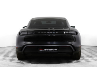 Подержанный автомобиль Porsche Taycan 2021 года (6 фото)