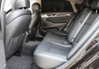 Подержанный автомобиль Genesis G80 2018 года (12 фото)
