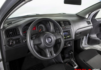 Подержанный автомобиль Volkswagen Polo Sedan 2011 года (17 фото)