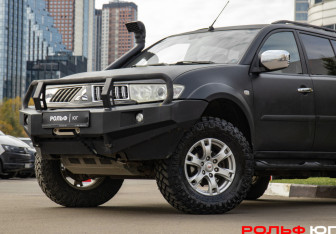 Подержанный автомобиль Mitsubishi Pajero Sport 2010 года (16 фото)