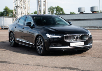 Подержанный автомобиль Volvo S90 2021 года (3 фото)