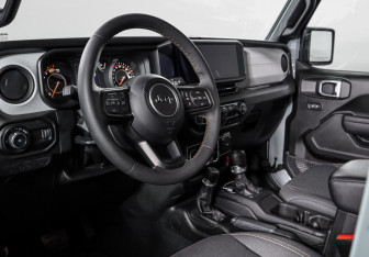 Подержанный автомобиль Jeep Wrangler 2024 года (14 фото)