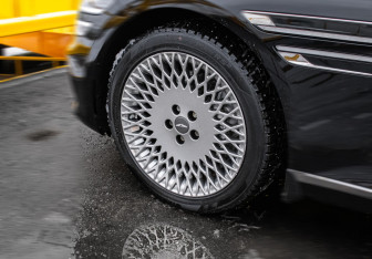 Подержанный автомобиль Genesis G80 2021 года (15 фото)