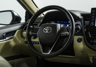 Подержанный автомобиль Toyota Camry Sedan 2021 года (10 фото)