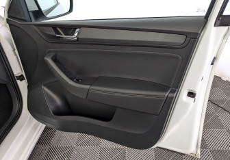 Подержанный автомобиль Skoda Rapid Liftback 2021 года (25 фото)