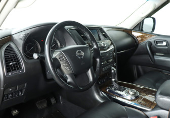 Подержанный автомобиль Nissan Patrol 2013 года (13 фото)