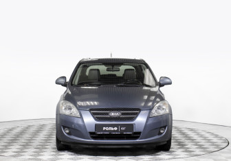 Подержанный автомобиль Kia Ceed Hatchback 2008 года (2 фото)