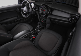 Подержанный автомобиль MINI Hatch 2018 года (11 фото)