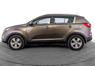 Подержанный автомобиль Kia Sportage 2011 года (8 фото)