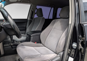 Подержанный автомобиль Toyota Land Cruiser Prado 2010 года (18 фото)
