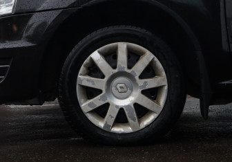 Подержанный автомобиль Renault Logan Sedan 2011 года (14 фото)