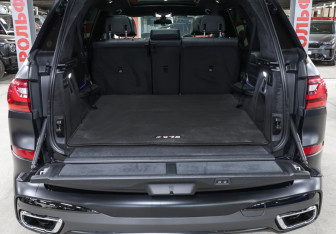 Подержанный автомобиль BMW X7 2019 года (10 фото)