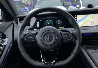 Подержанный автомобиль Voyah Free 2025 года (14 фото)