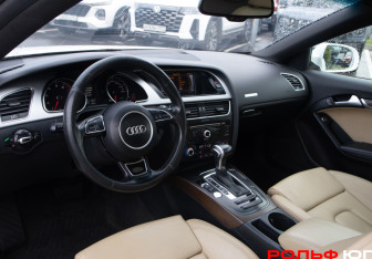 Подержанный автомобиль Audi A5 Coupe 2015 года (10 фото)