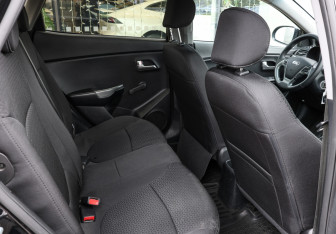 Подержанный автомобиль Kia Rio Hatchback 2016 года (12 фото)