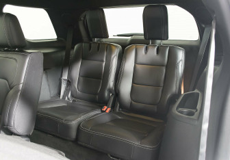 Подержанный автомобиль Ford Explorer 2017 года (19 фото)