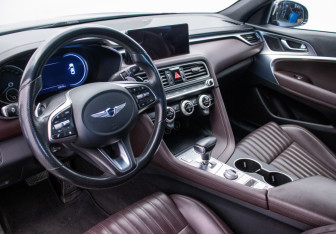 Подержанный автомобиль Genesis G70 2021 года (9 фото)
