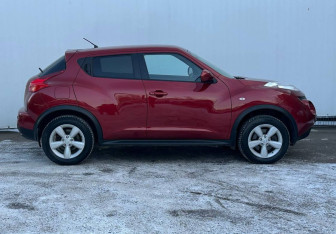 Подержанный автомобиль Nissan Juke 2011 года (4 фото)