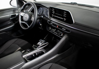 Подержанный автомобиль Hyundai Sonata 2021 года (10 фото)